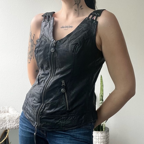 NWT RARE 2016 Harley Davidson
Womens Vintage Leather Vest - Picture 4 of 4